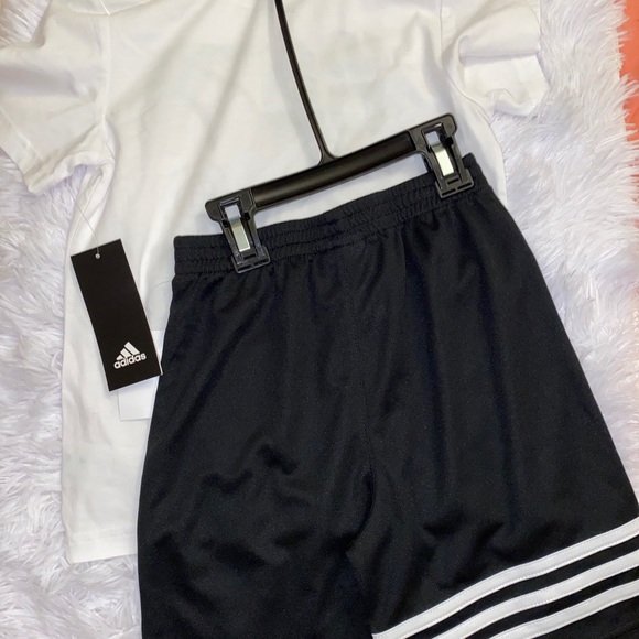 Adidas boy 2pc set size 5 - Picture 6 of 8